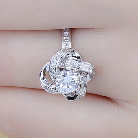 *NEW 925 Sterling Silver Diamond Infninity Ring - Picture 1 of 12